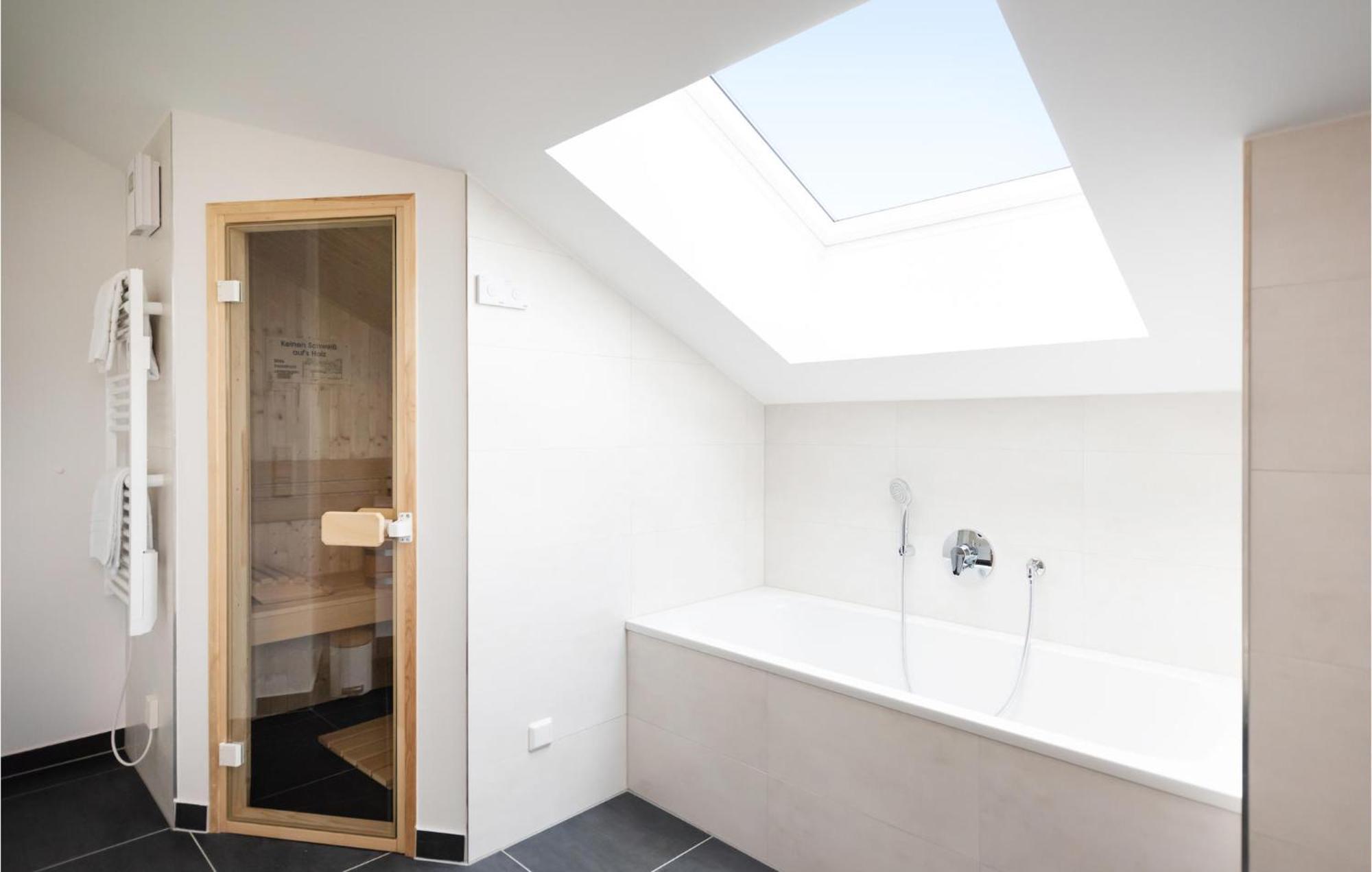 Amazing Apartment In Rechlin With Kitchen Eksteriør bilde