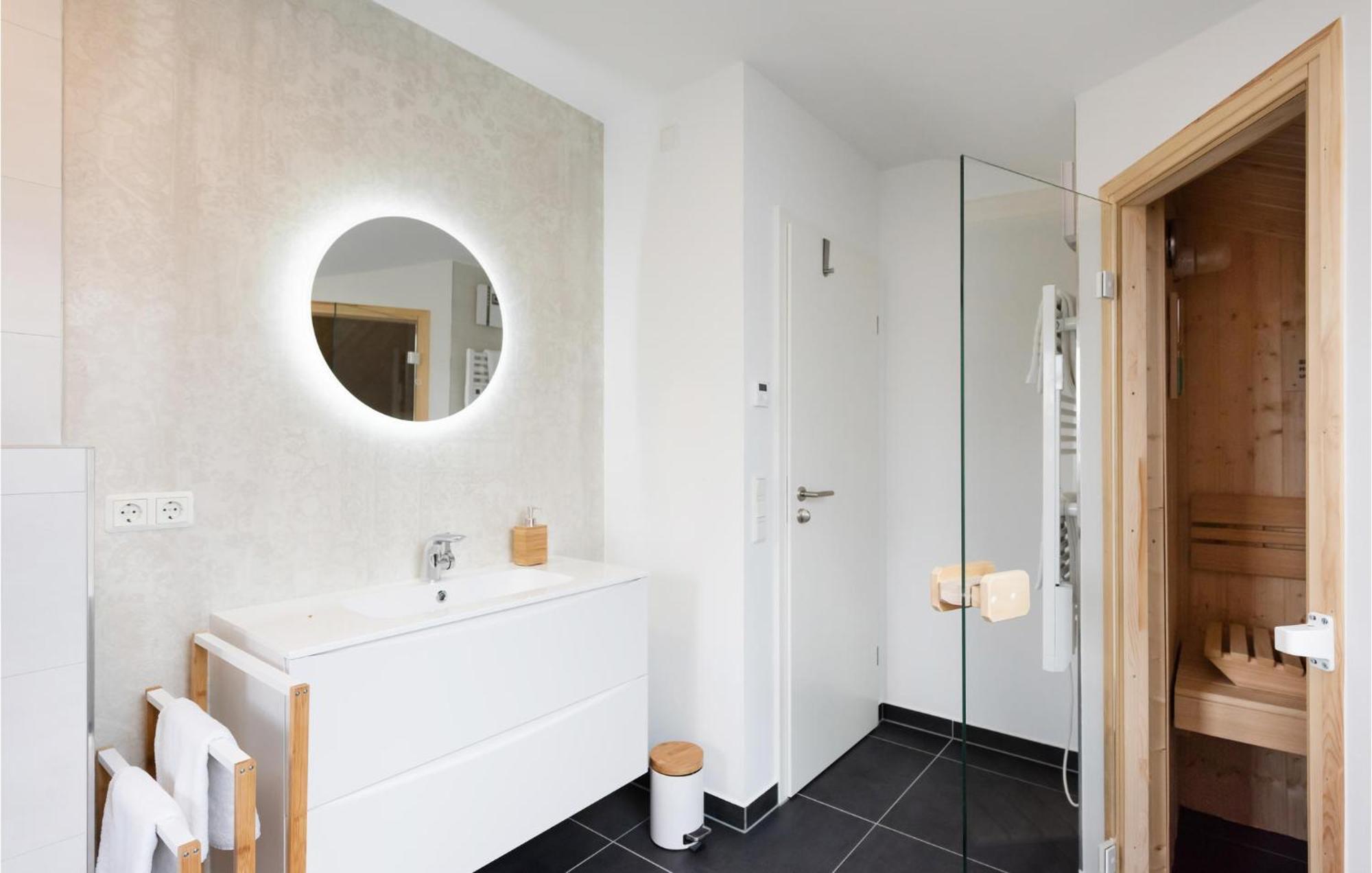 Amazing Apartment In Rechlin With Kitchen Eksteriør bilde